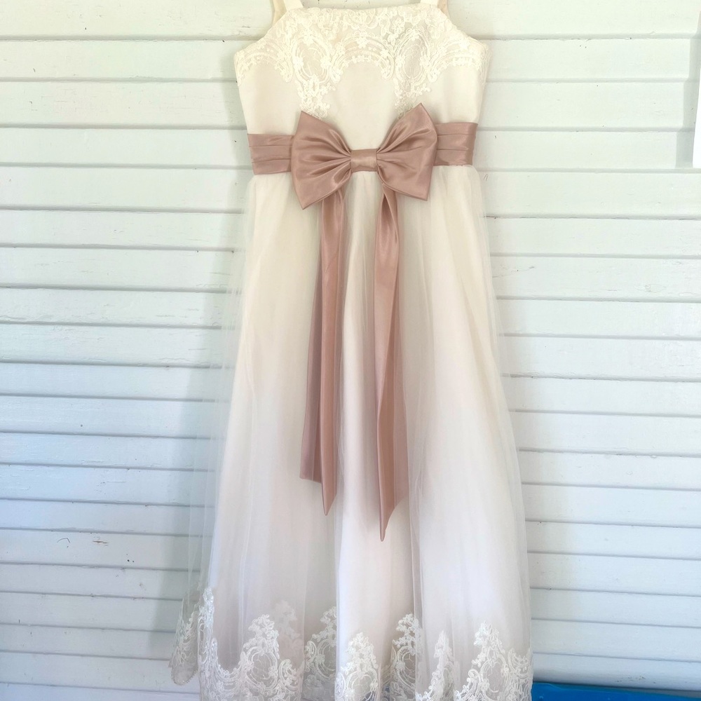 Girls Chantilly Place flower girl dress